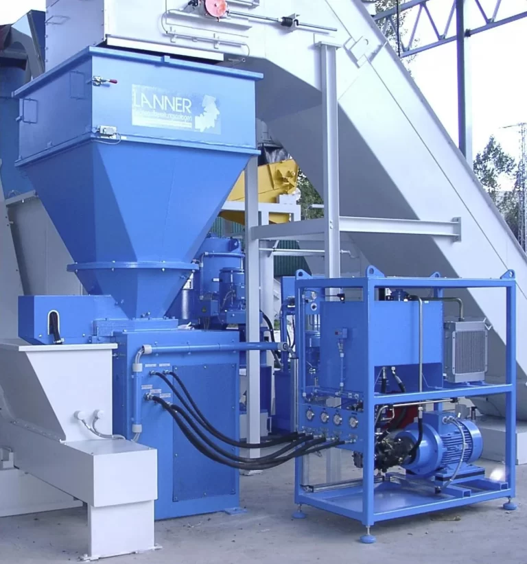 Triturador de cavaco industrial reduzindo resíduos metálicos para reciclagem eficiente.